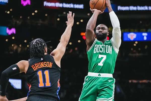 杰伦-布朗42分率绿军复仇尼克斯 布伦森低迷成输球关键