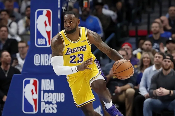 詹皇复出三场冲联盟第一 快攻得分成致胜利器