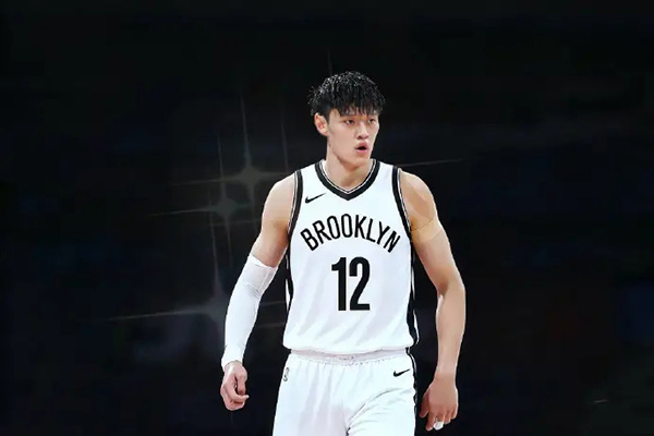 曾凡博签篮网Exhibit 10合同,双向名额待争,主帅赞其双线能力
